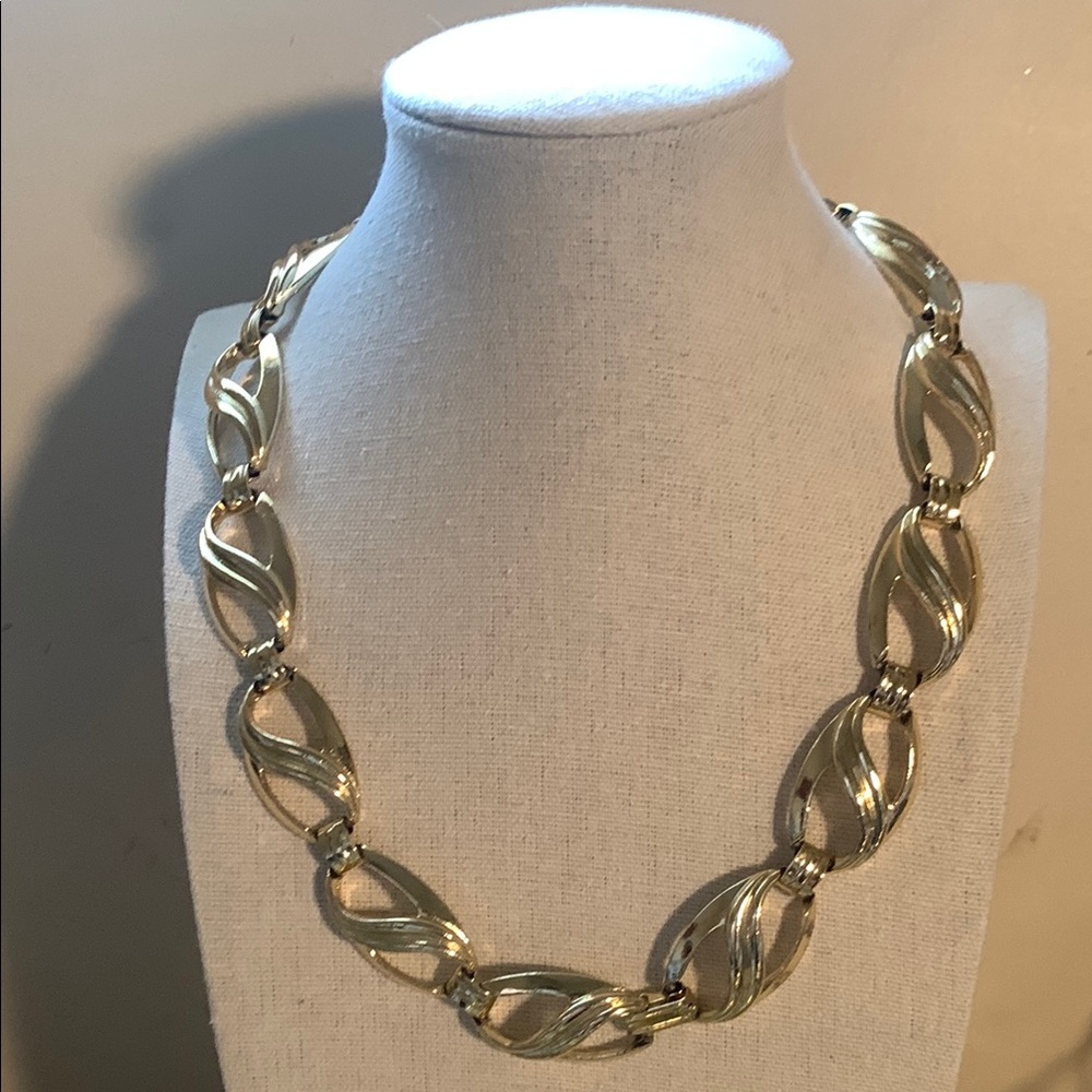 Vintage Gold Necklace - Picture 3 of 4